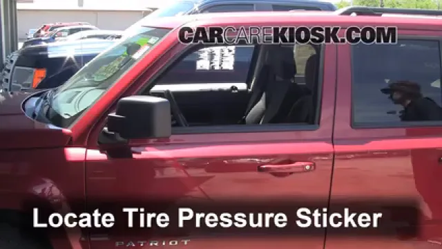 2012 Jeep Patriot Sport 2.0L 4 Cyl. Pneus et roues Vérifier la pression des pneus